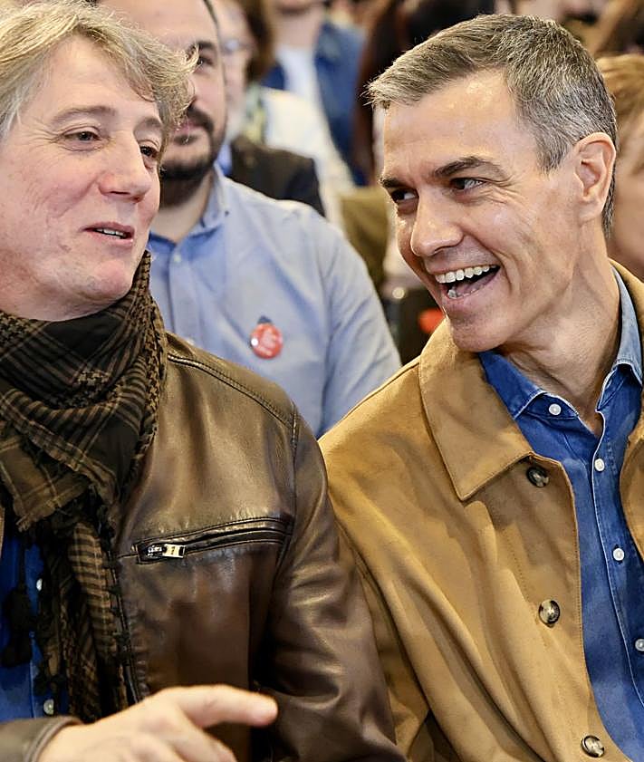 Imagen secundaria 2 - Rubio y Cendón intervienen; Martínez y Sánchez sonríen en primera fila.