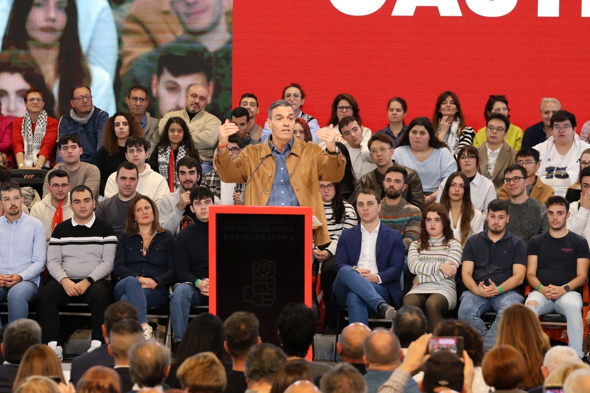 El acto del PSOE con Sánchez en León, en imágenes