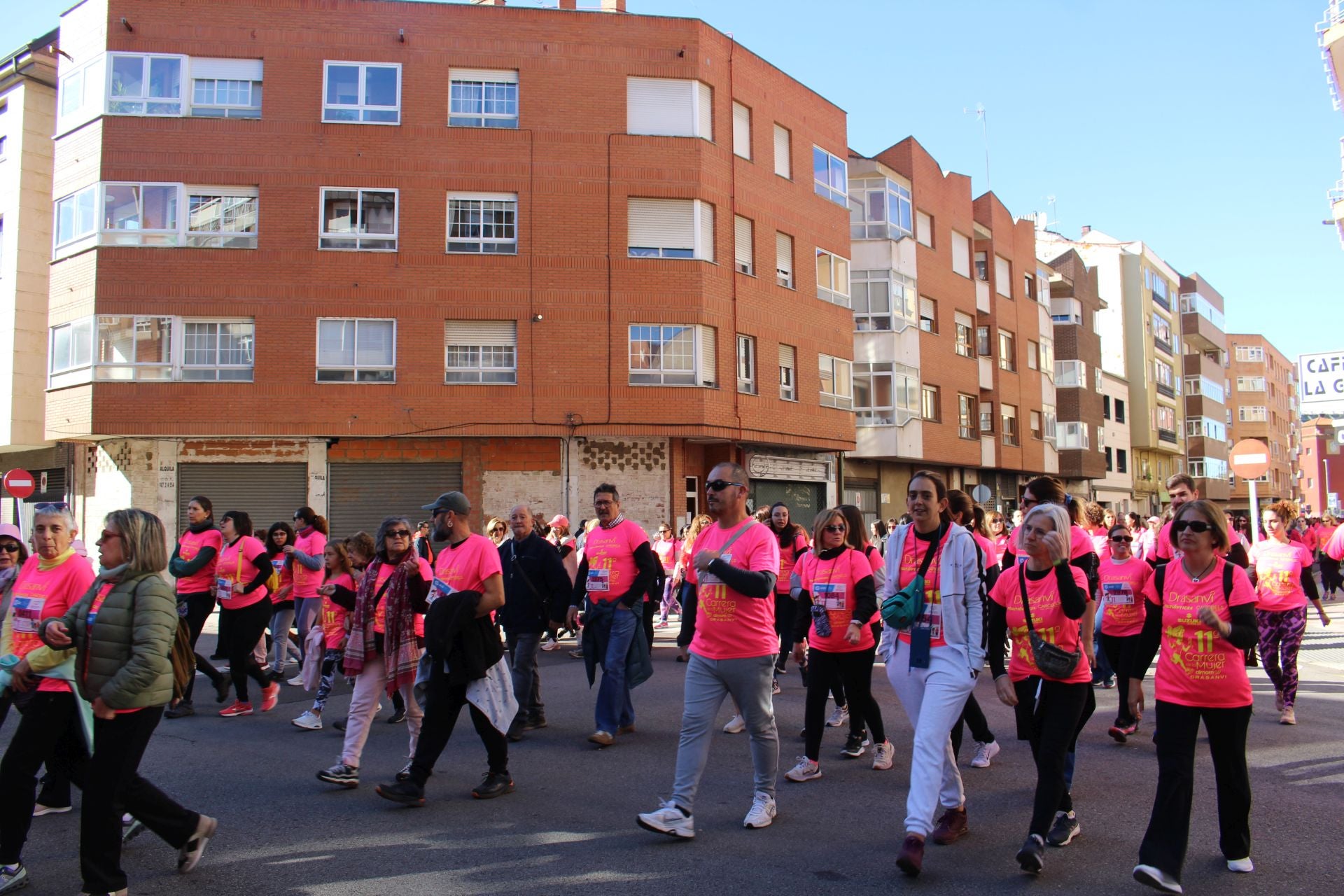 Las imágenes de las participantes en la Carrera de la Mujer en León 2025
