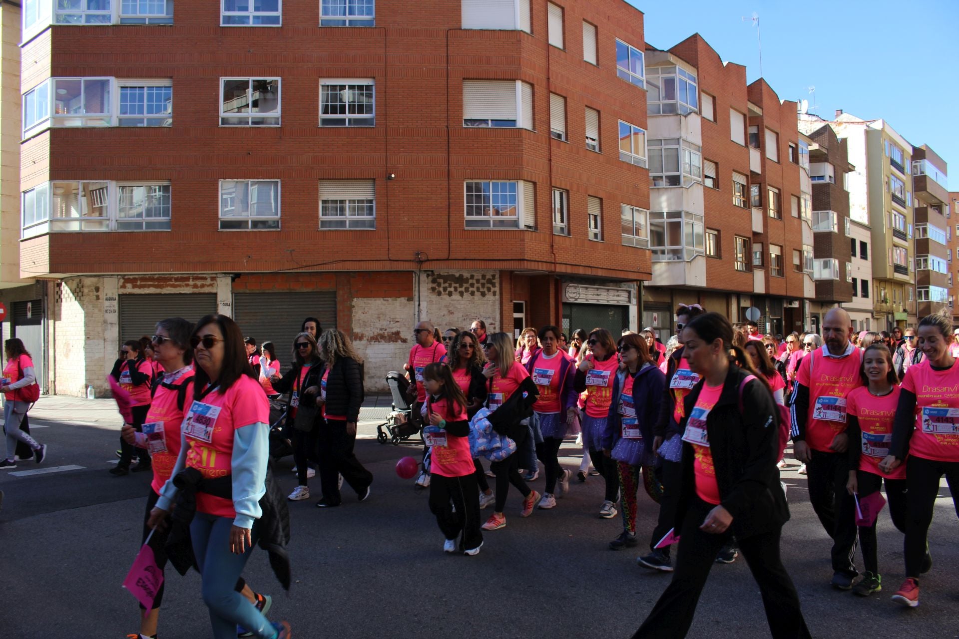 Las imágenes de las participantes en la Carrera de la Mujer en León 2025