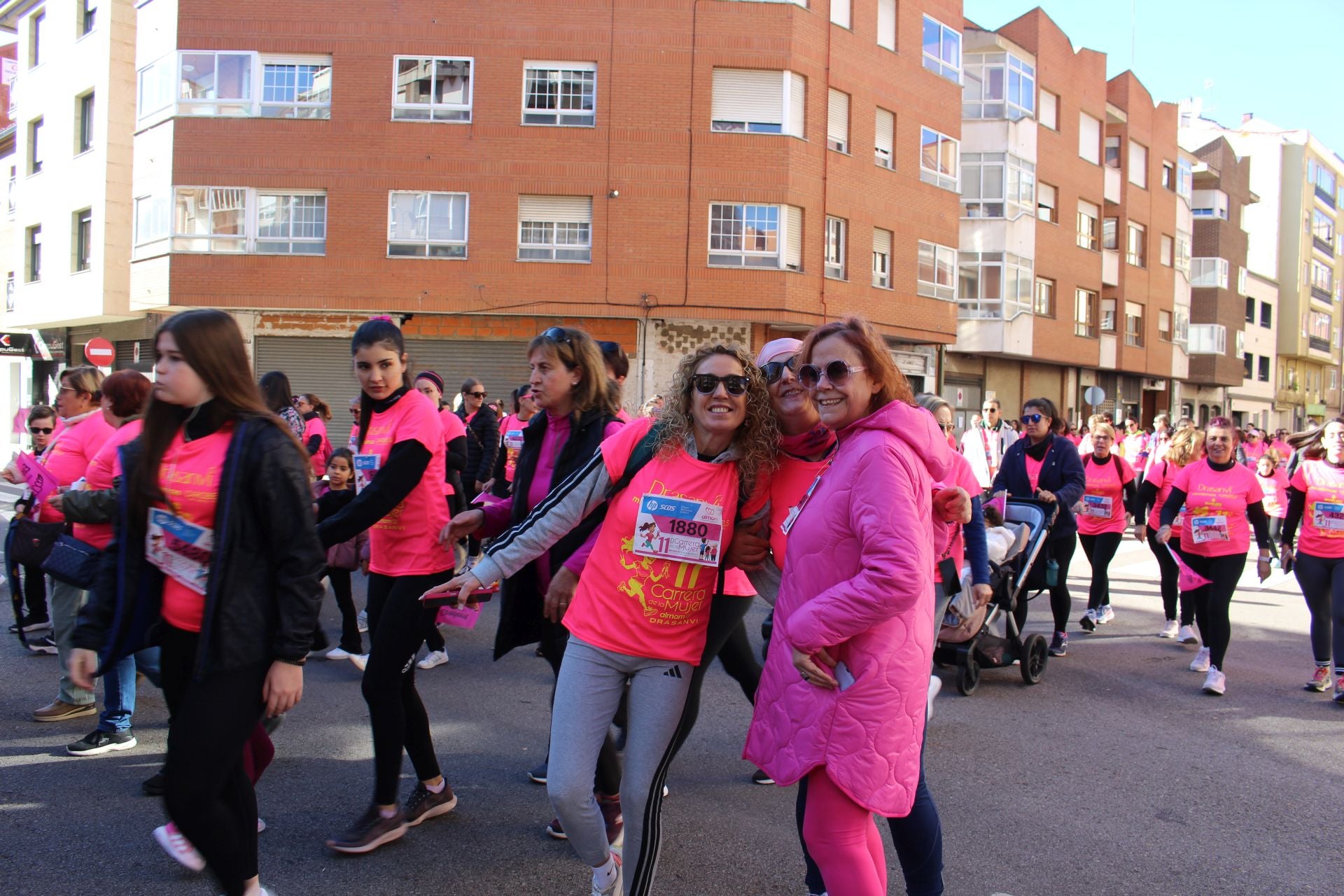 Las imágenes de las participantes en la Carrera de la Mujer en León 2025