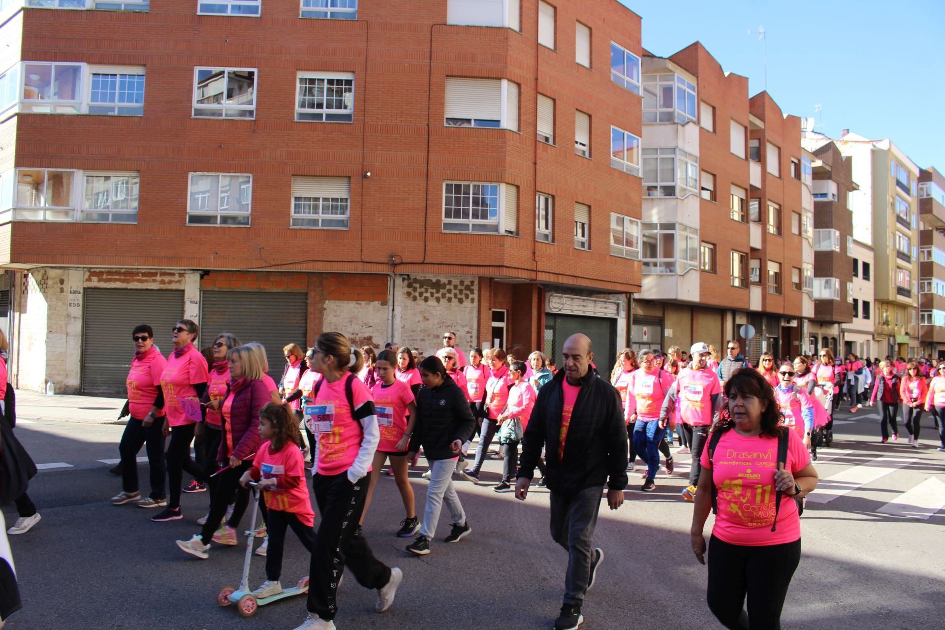 Las imágenes de las participantes en la Carrera de la Mujer en León 2025