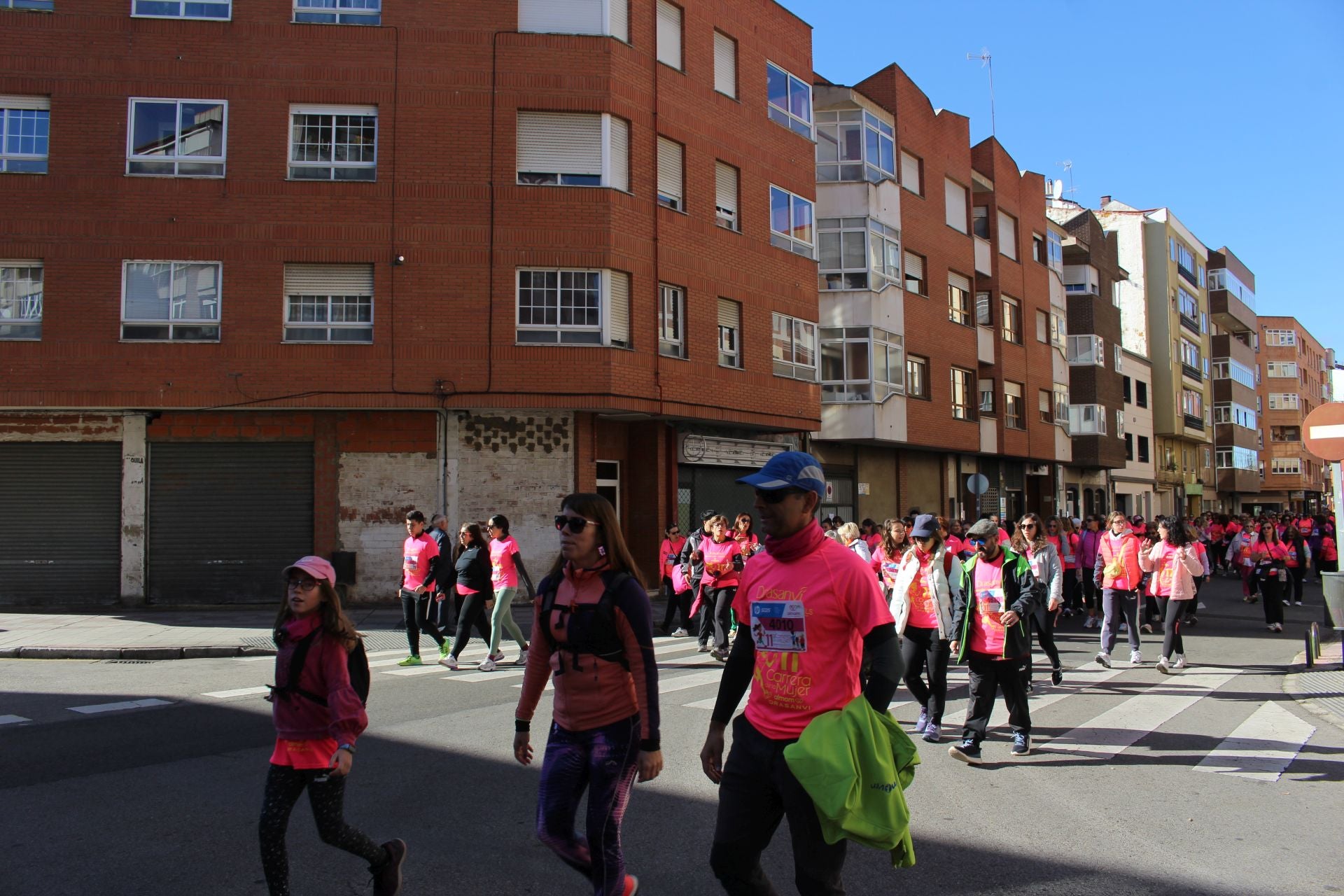 Las imágenes de las participantes en la Carrera de la Mujer en León 2025