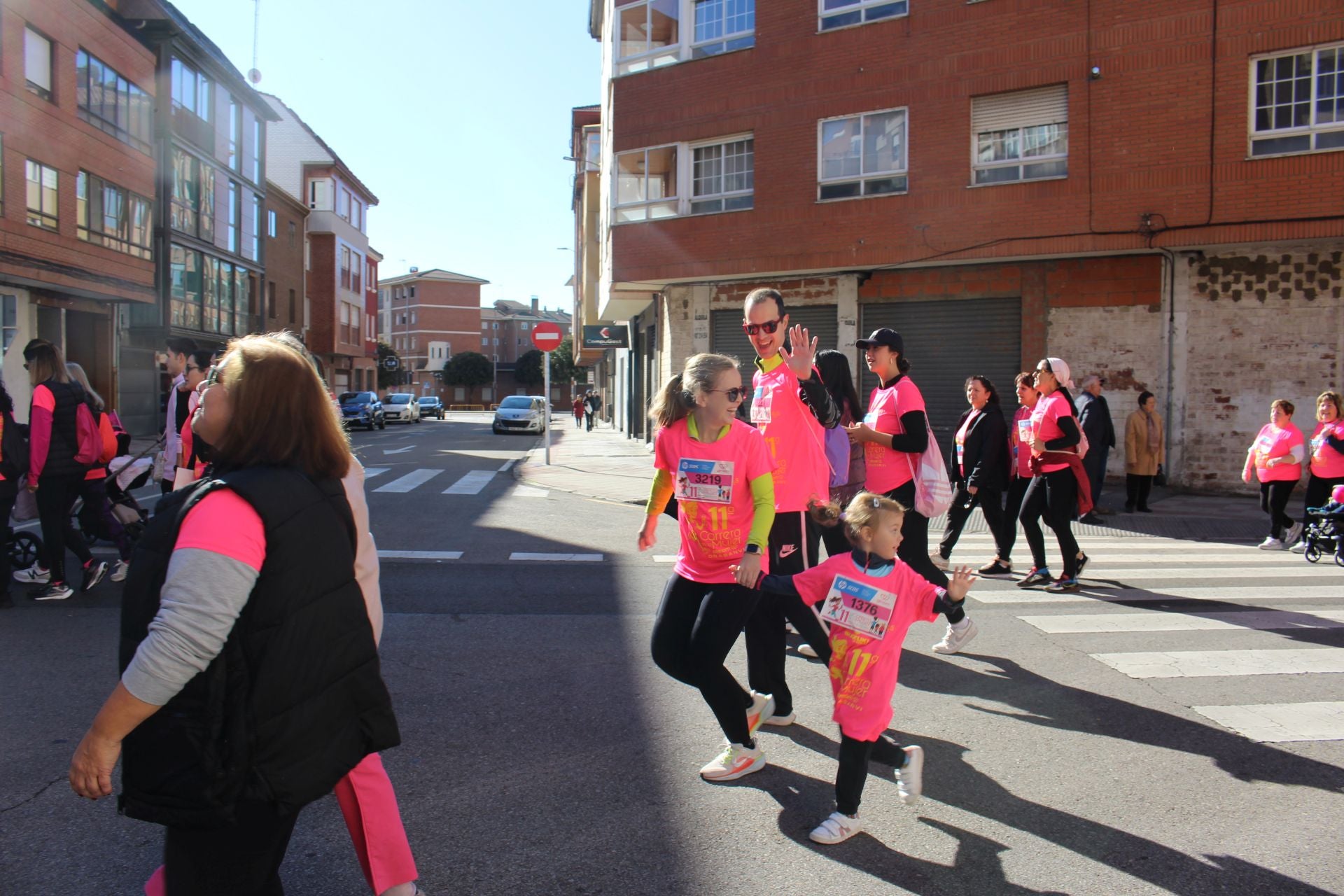 Las imágenes de las participantes en la Carrera de la Mujer en León 2025