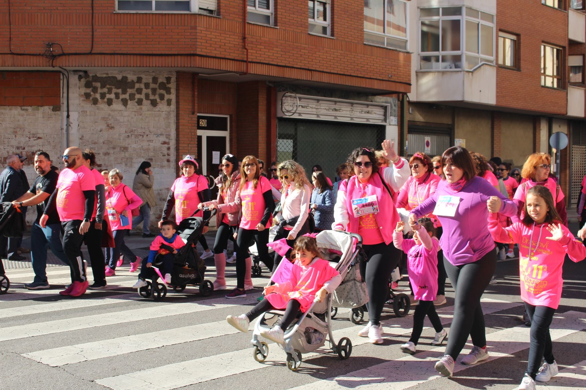 Las imágenes de las participantes en la Carrera de la Mujer en León 2025