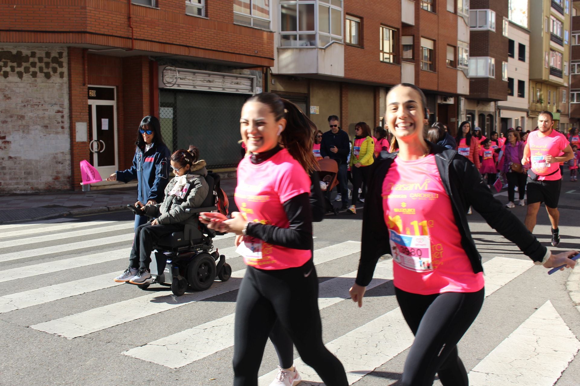 Las imágenes de las participantes en la Carrera de la Mujer en León 2025