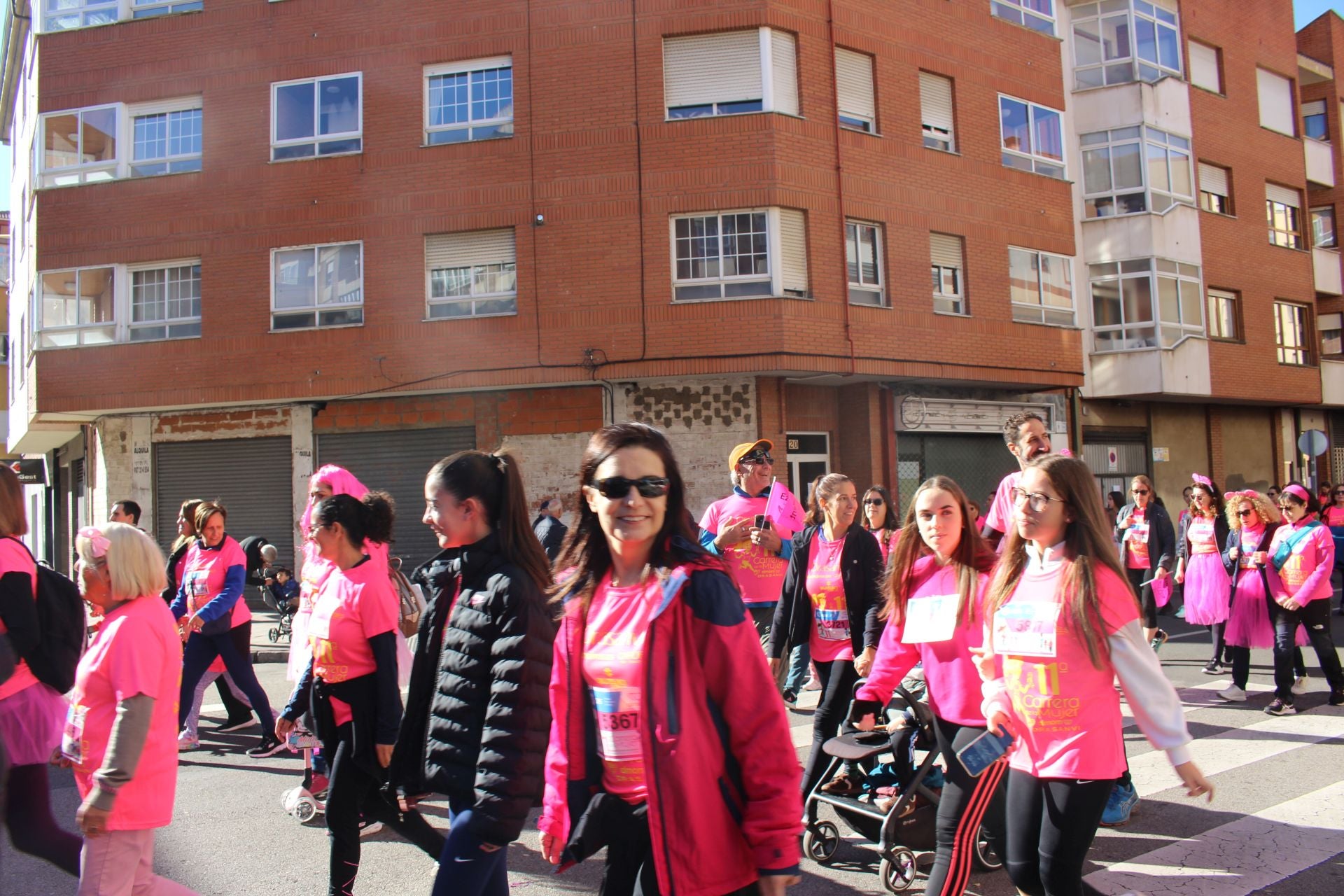 Las imágenes de las participantes en la Carrera de la Mujer en León 2025