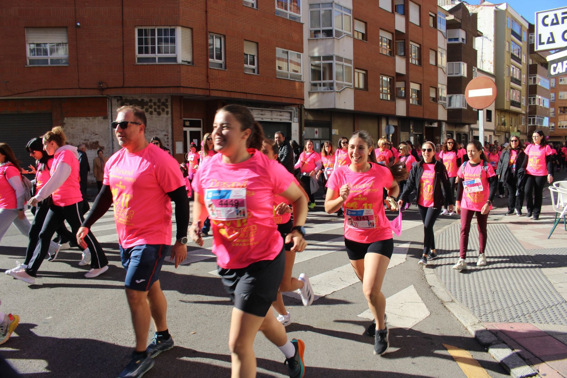 Las imágenes de las participantes en la Carrera de la Mujer en León 2025