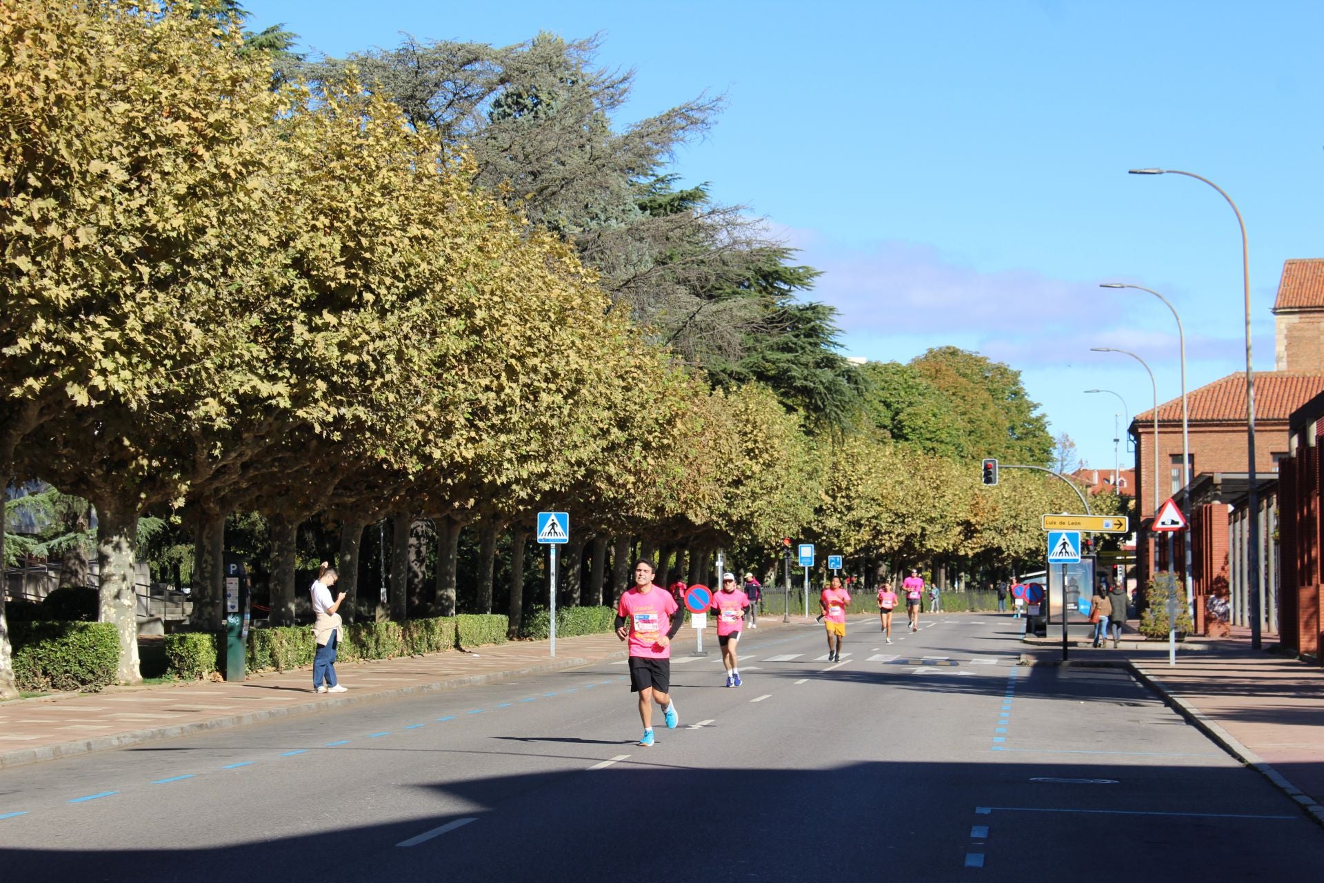 Las imágenes de las participantes en la Carrera de la Mujer en León 2025