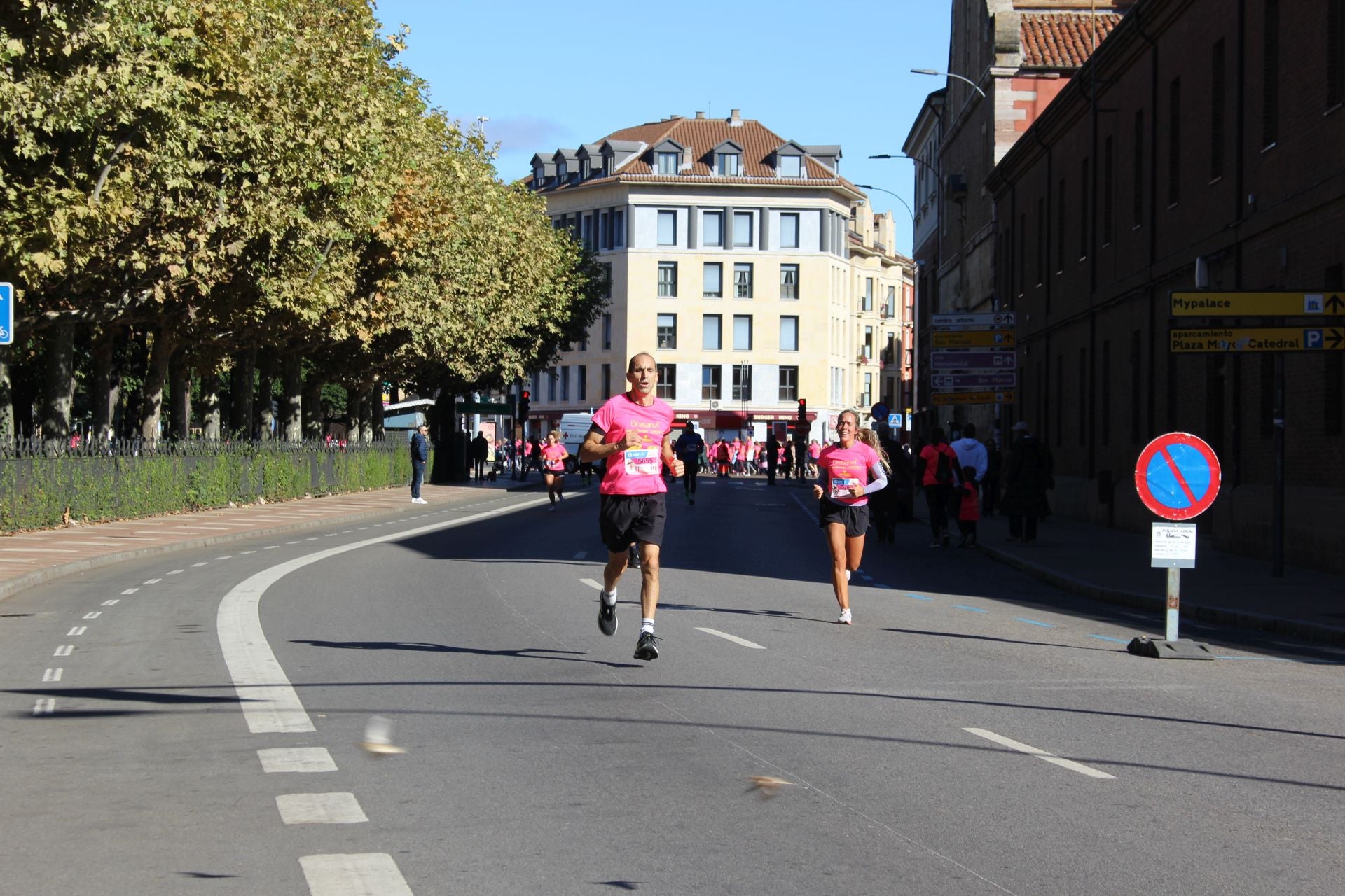Las imágenes de las participantes en la Carrera de la Mujer en León 2025