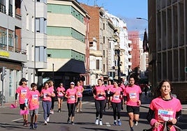 Participantes en la Carrera de la Mujer 2025 en León