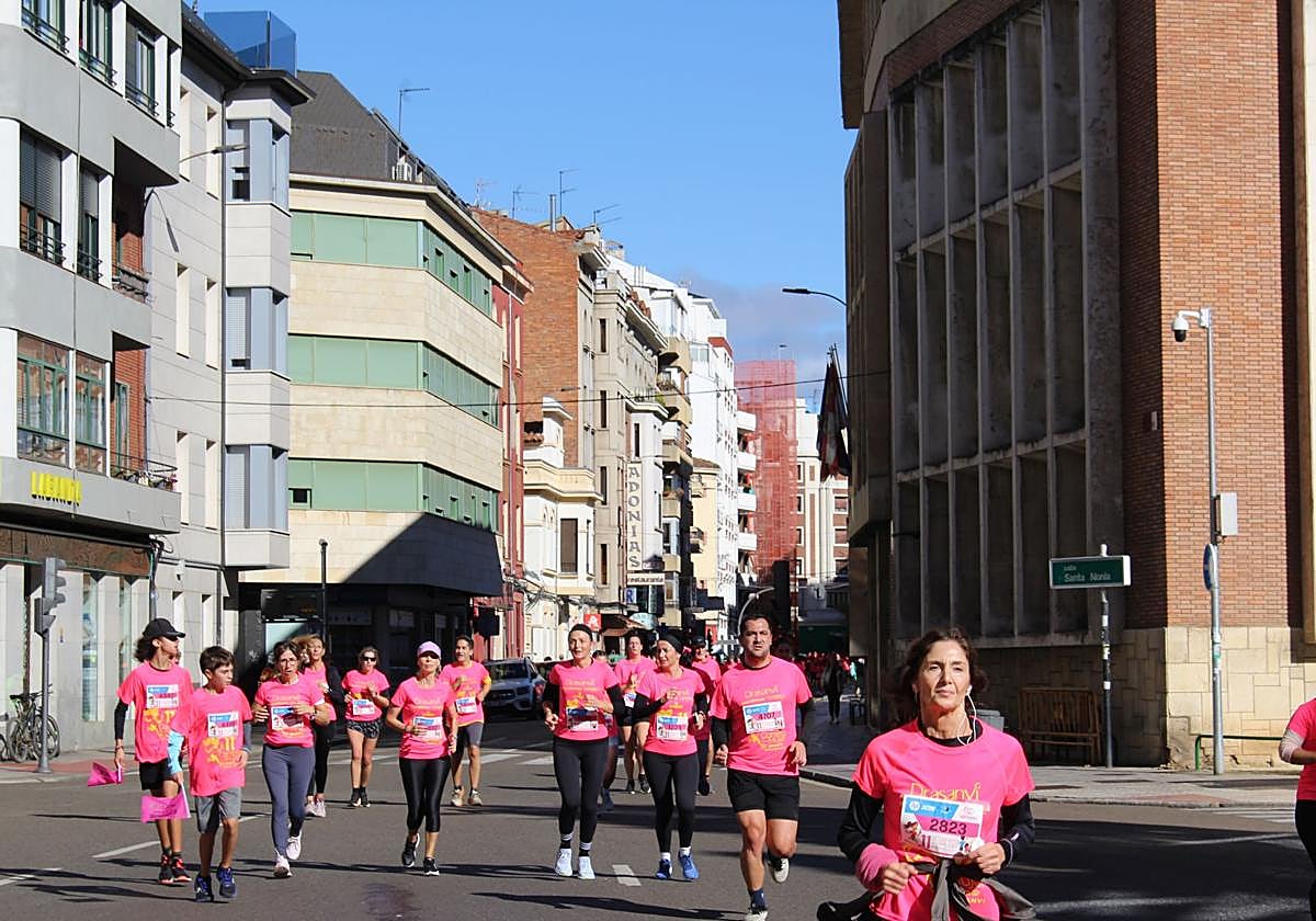 Las imágenes de las participantes en la Carrera de la Mujer en León 2025
