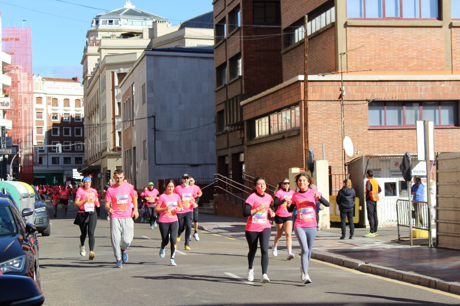 Las imágenes de las participantes en la Carrera de la Mujer en León 2025