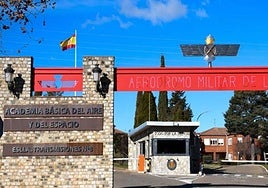 Acceso a la Academia Básica del Aire en La Virgen del Camino.