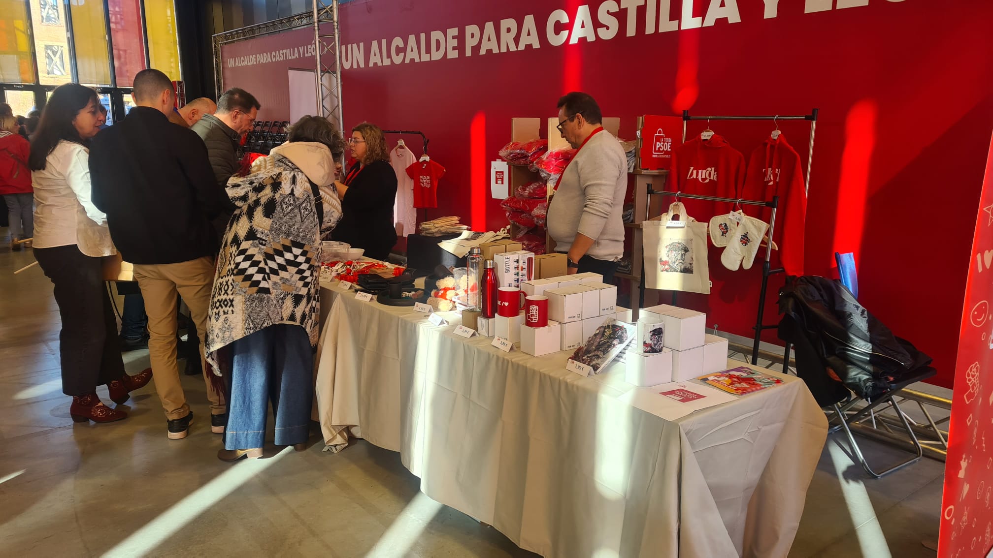 Las imágenes del acto de Sánchez con el PSOE en León