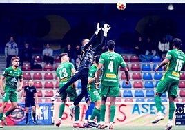 Un lance del partido del Atlético Astorga ante el UP Langreo.