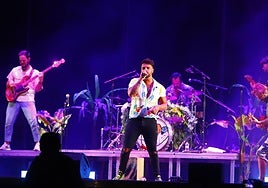 Concierto de Bombai en la calle Cantabria durante las fiestas patronales de la Virgen de Altamira.