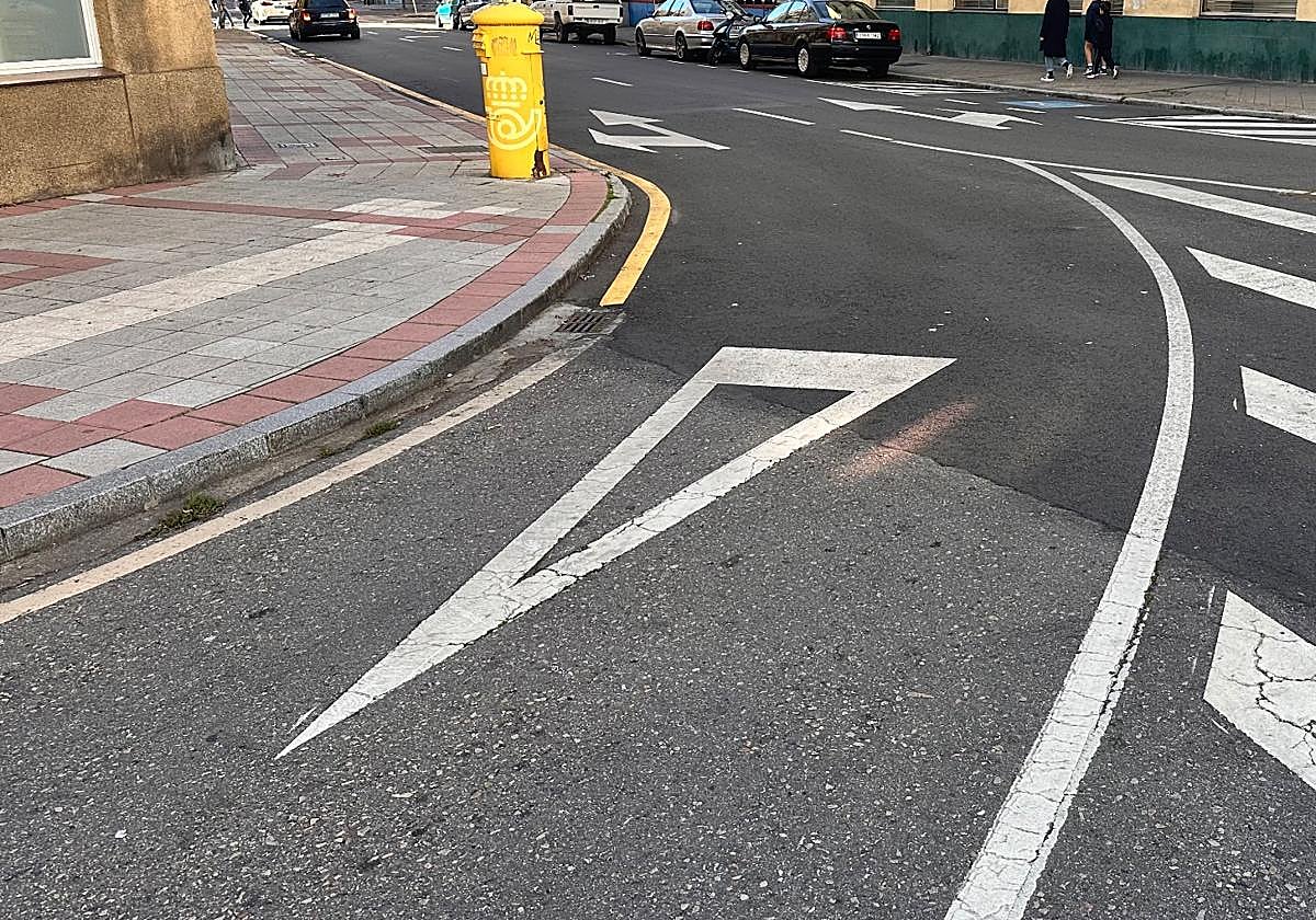 Ceda el paso dibujado en el suelo.