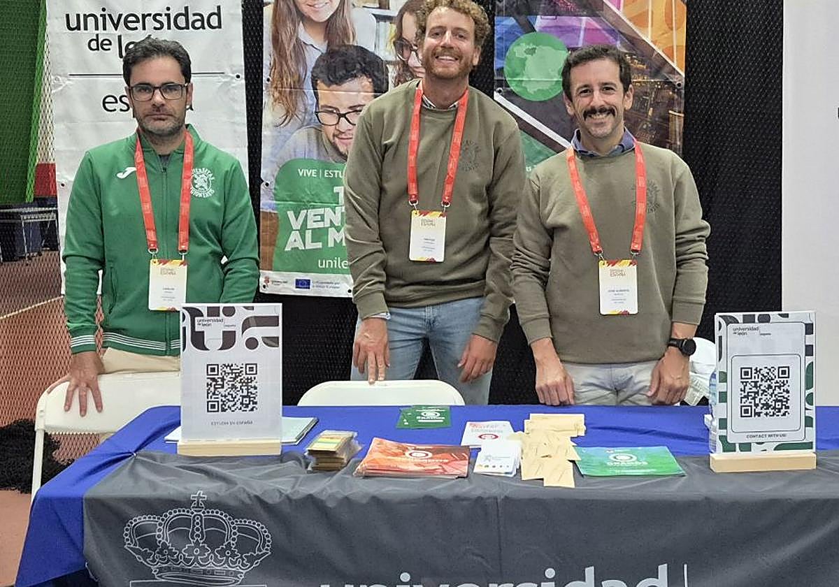 La ULE, presente en las ferias 'Estudiar en España'.