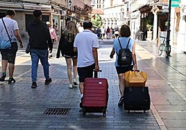 Turistas en León.