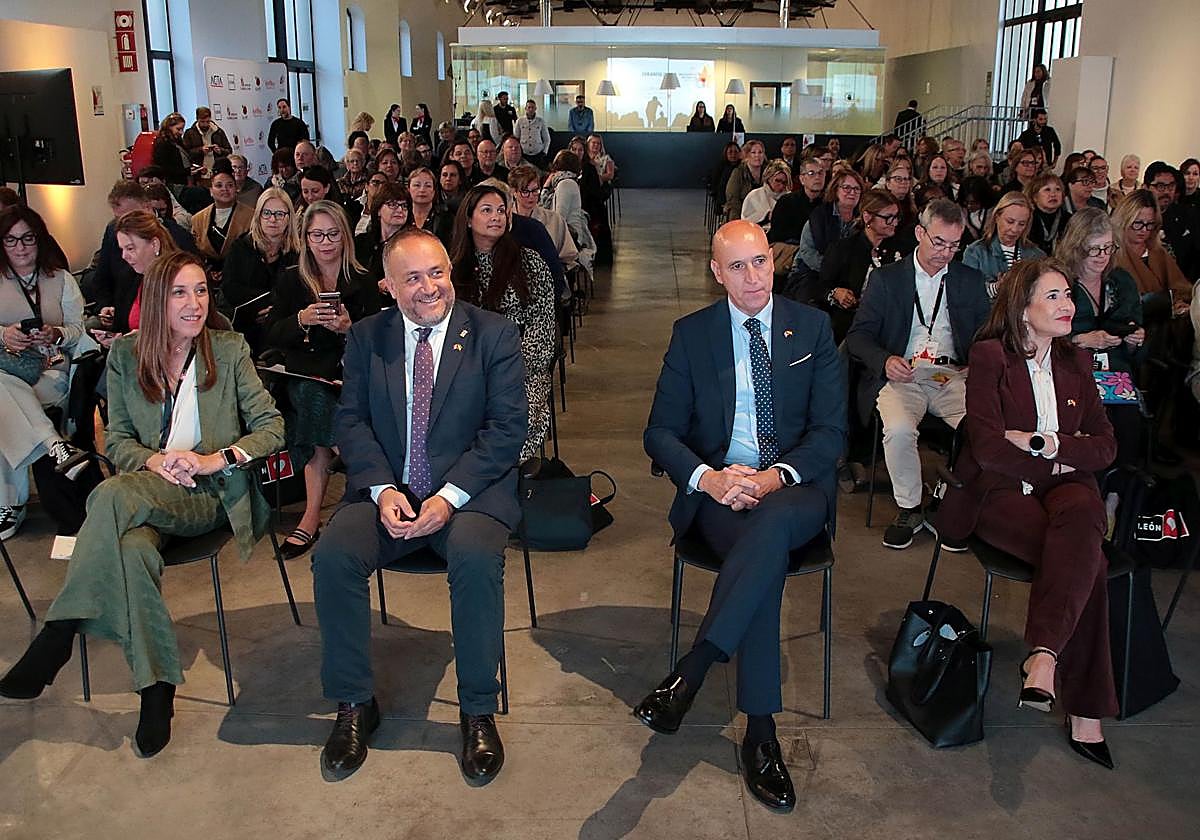 Acto de bienvenida de la convención de turismo internacional de la Asociación Canadiense de Agentes y Asesores de Viajes.