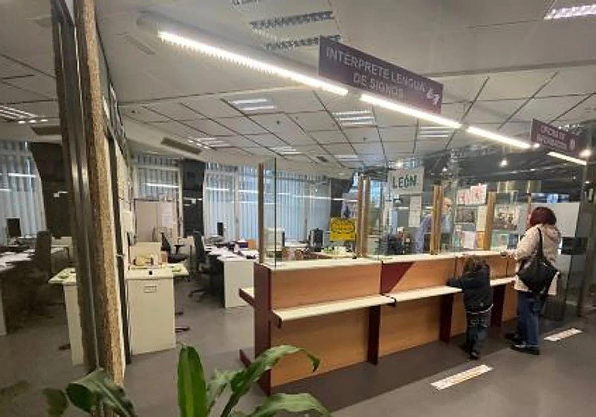 Colas de espera de una hora para el Padrón y una APP que tarda meses en responder