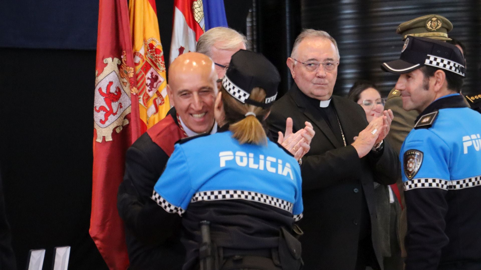 Las imágenes del homenaje de León a la Policía Local