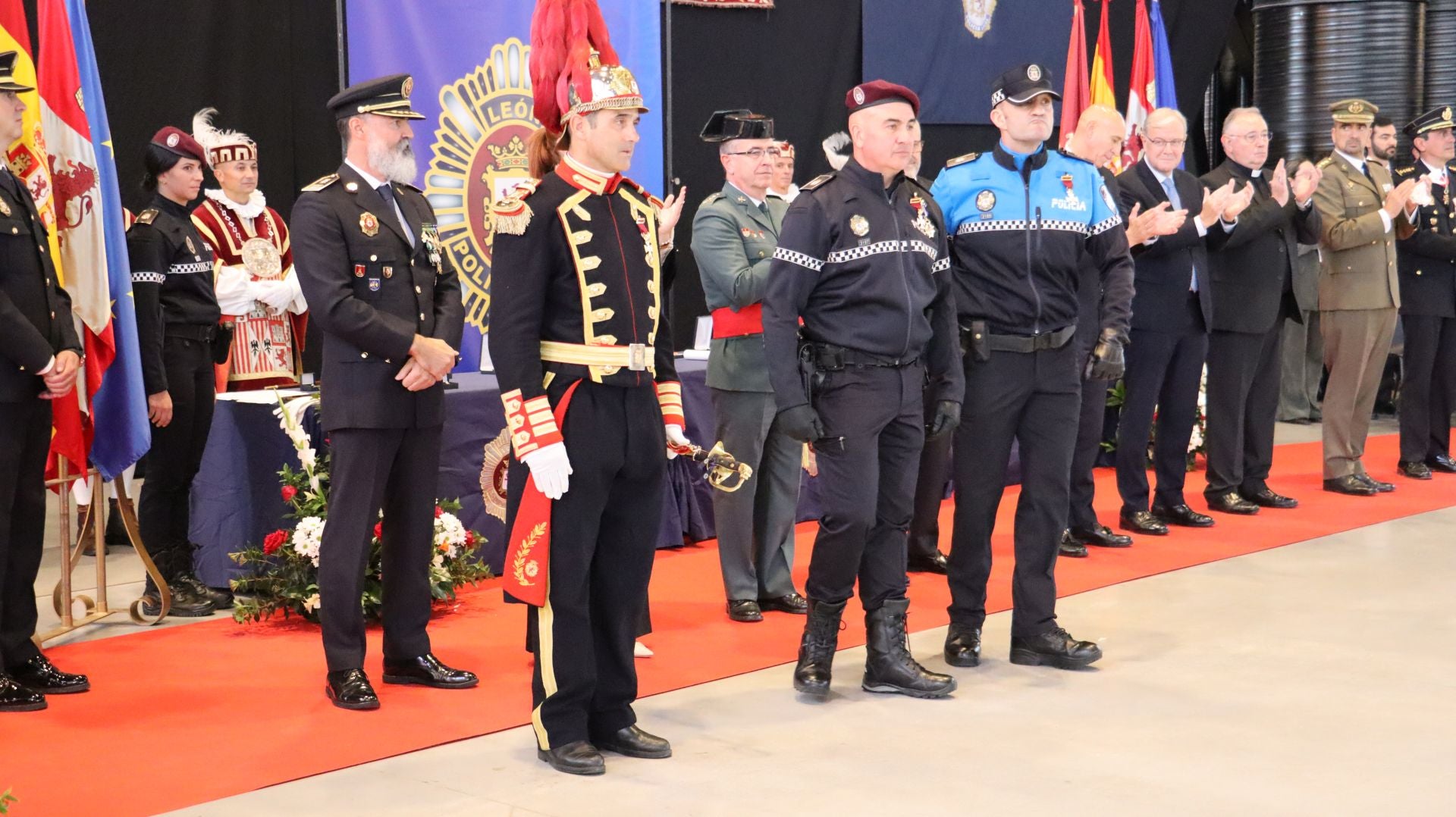 Las imágenes del homenaje de León a la Policía Local
