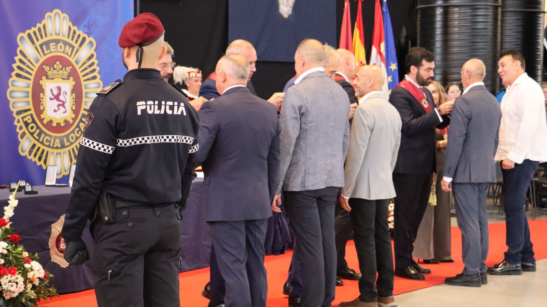 Las imágenes del homenaje de León a la Policía Local