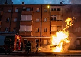 Imagen de archivo de un contenedor en llamas.