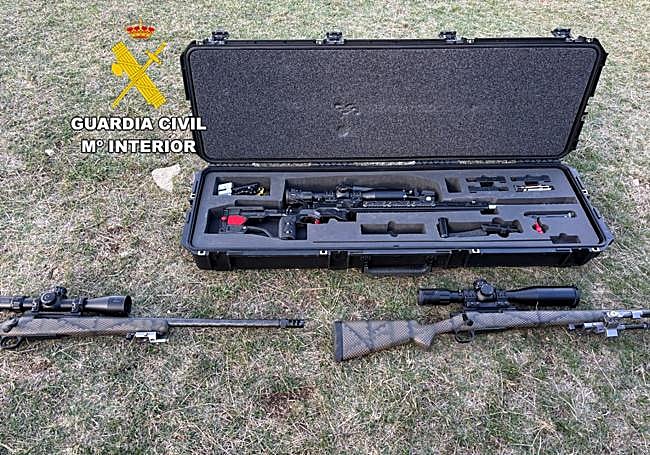 Armas retiradas por la Guardia Civil.