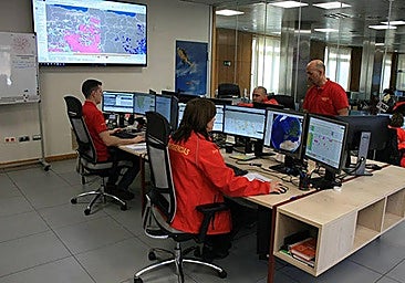 Dos horas de corte entre León y Asturias de madrugada por el vuelco de un camión