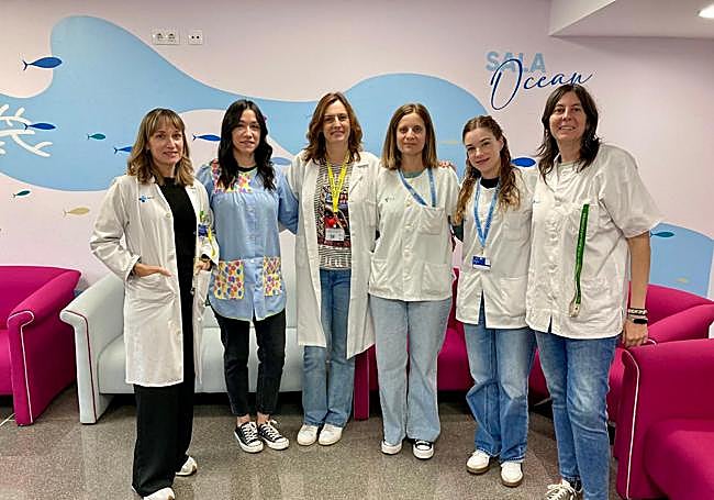 Virginia Garrido y parte del equipo del hospital de día de León.