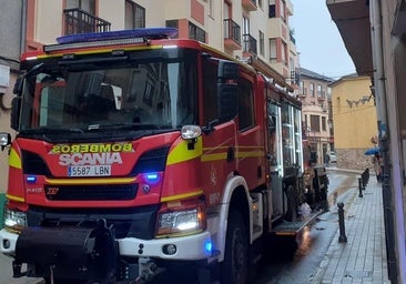 Dos accidentes de madrugada la noche de Halloween en León dejan a dos mujeres heridas