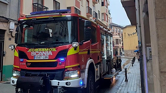 Dos accidentes de madrugada la noche de Halloween en León dejan a dos mujeres heridas