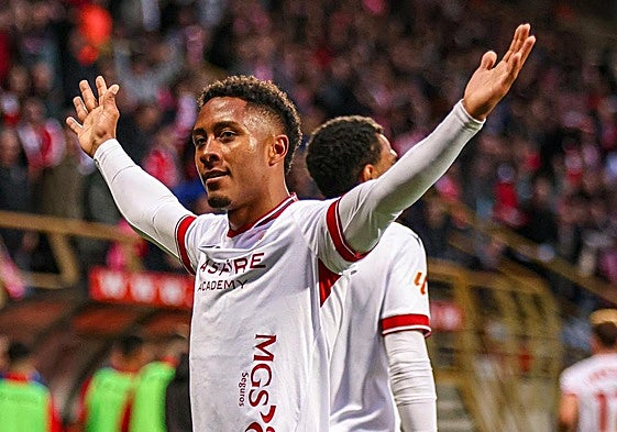 Lucas Ribeiro celebra su gol con la Cultural.