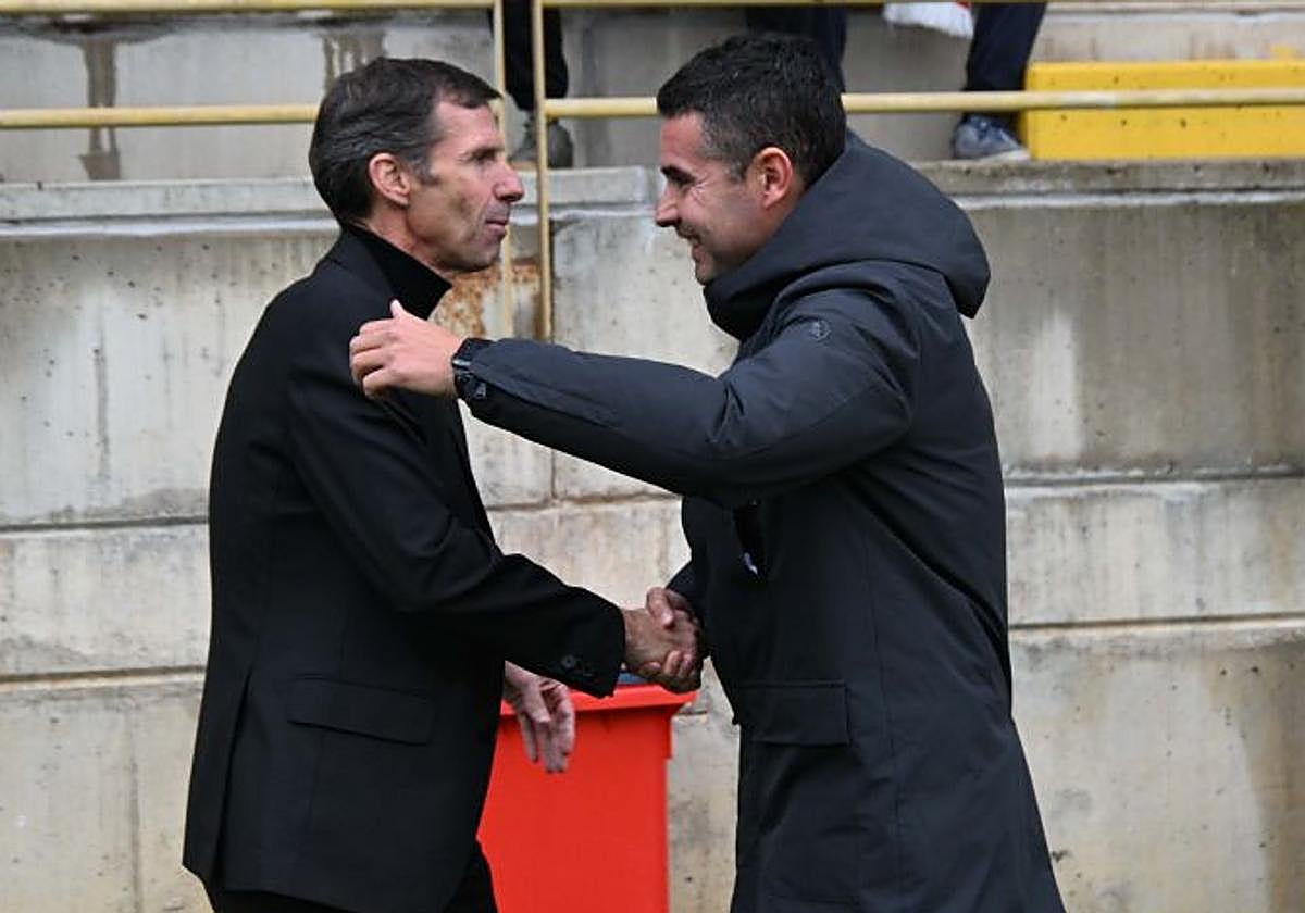 Cuco Ziganda saluda a Fran Justo en el Reino de León.