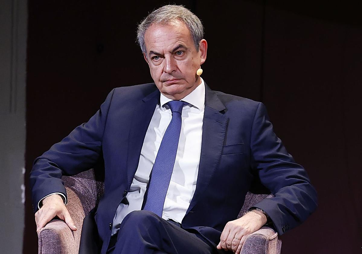 El expresidente del Gobierno José Luis Rodríguez Zapatero durante el desayuno informativo que protagoniza este lunes en Madrid.