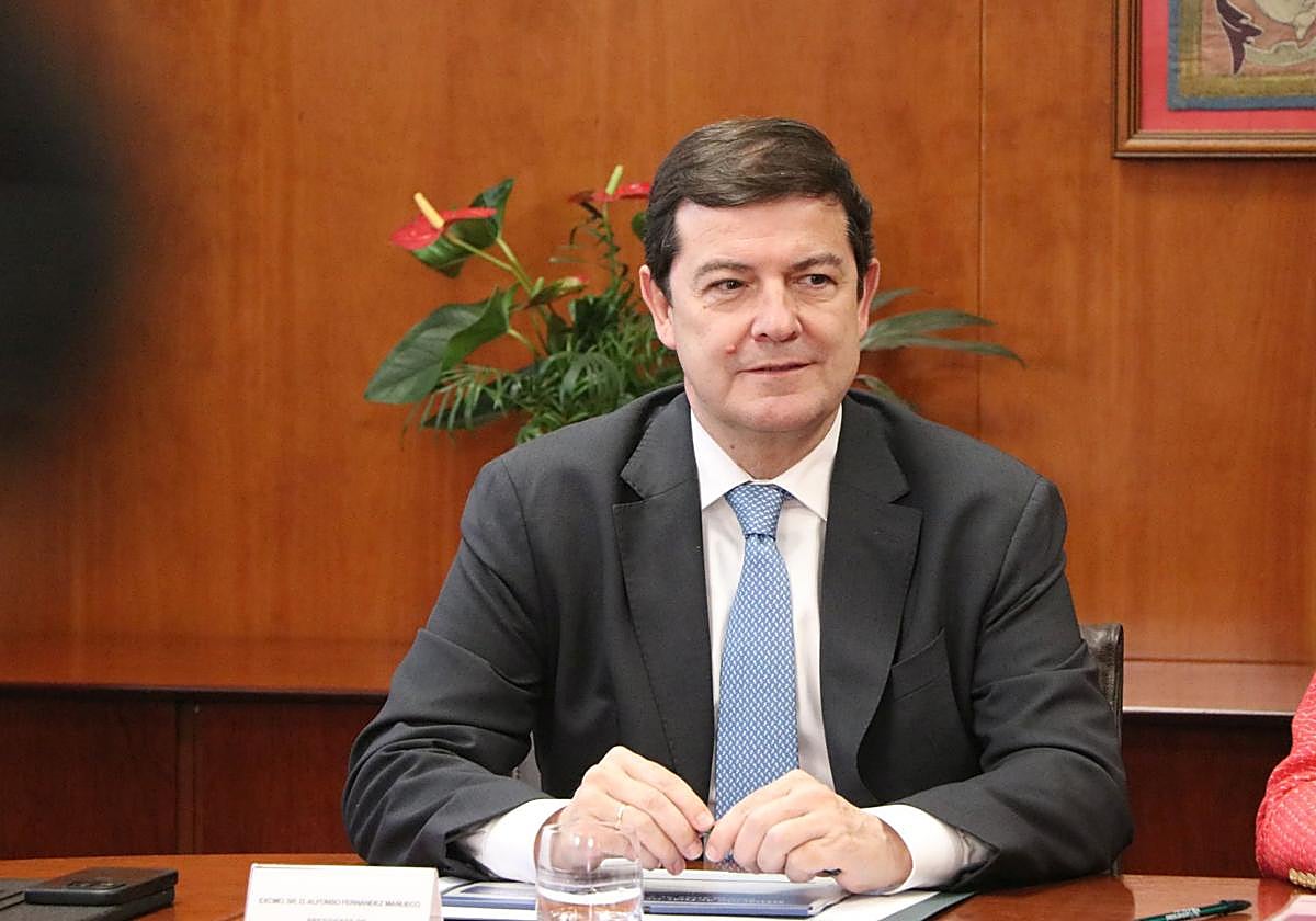 El presidente de la Junta, Alfonso Fernández Mañueco, este lunes en León.