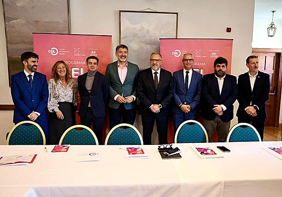 El presidente del Círculo Empresarial Leonés, Julio César Álvarez, el presidente de las Cortes y la Fundación de Castilla y León, Carlos Pollán, presentan la tercera edición del programa CEL Emprende.