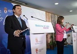 Fernández Mañueco y González tras la reunión en la ULE.