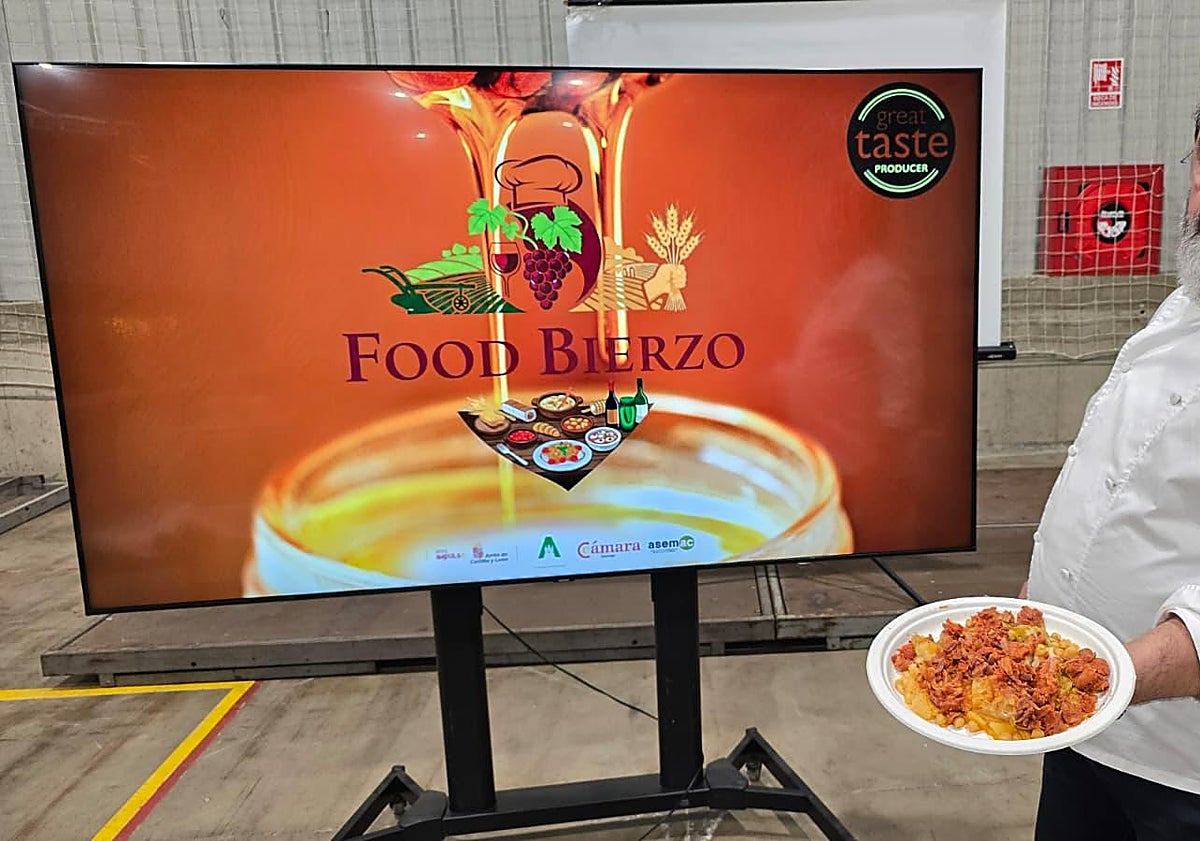 Imagen principal - Diferentes stands y talleres se dieron cita en Apiastur