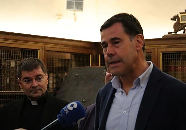 El autor en la presentación del facsímil, el estudio y la traducción.