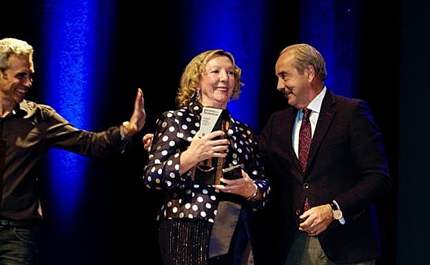 La Asociación Leonesa de Cáncer de Mama, Almom, recibe el premio social 2025