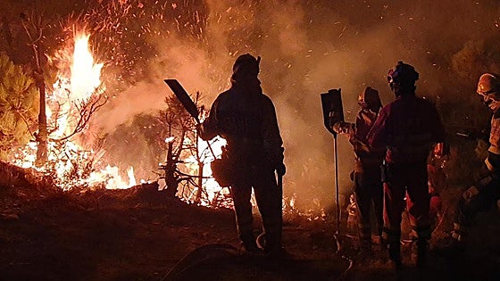 Un reconocimiento a los medios de extinción: «Escribimos las historias de compromiso y valentía que vosotros protagonizabais»