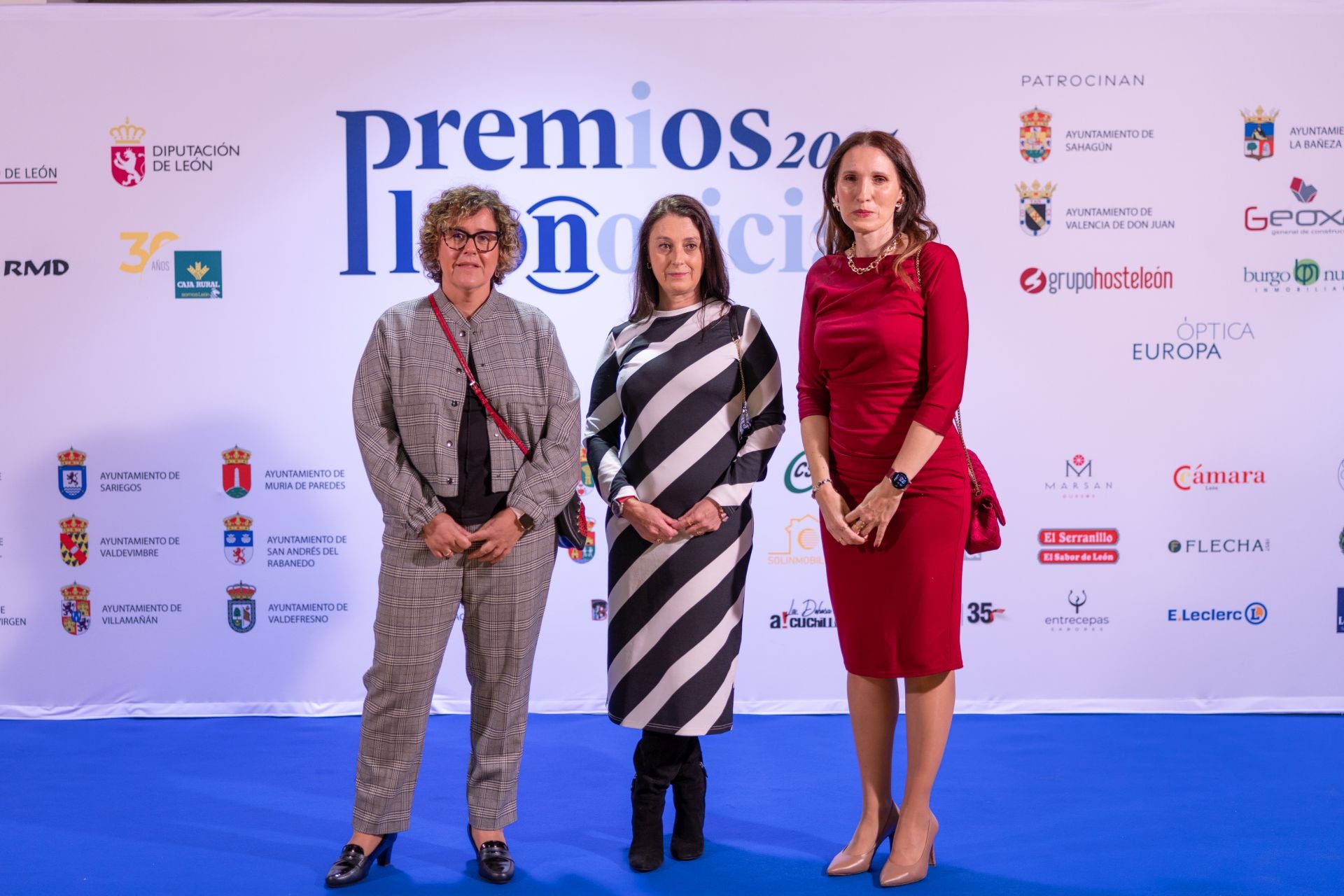 Silvia García Rojo, de leonoticias, Inés Liébana, trabajadora social, y Liliana Martínez, de leonoticias.