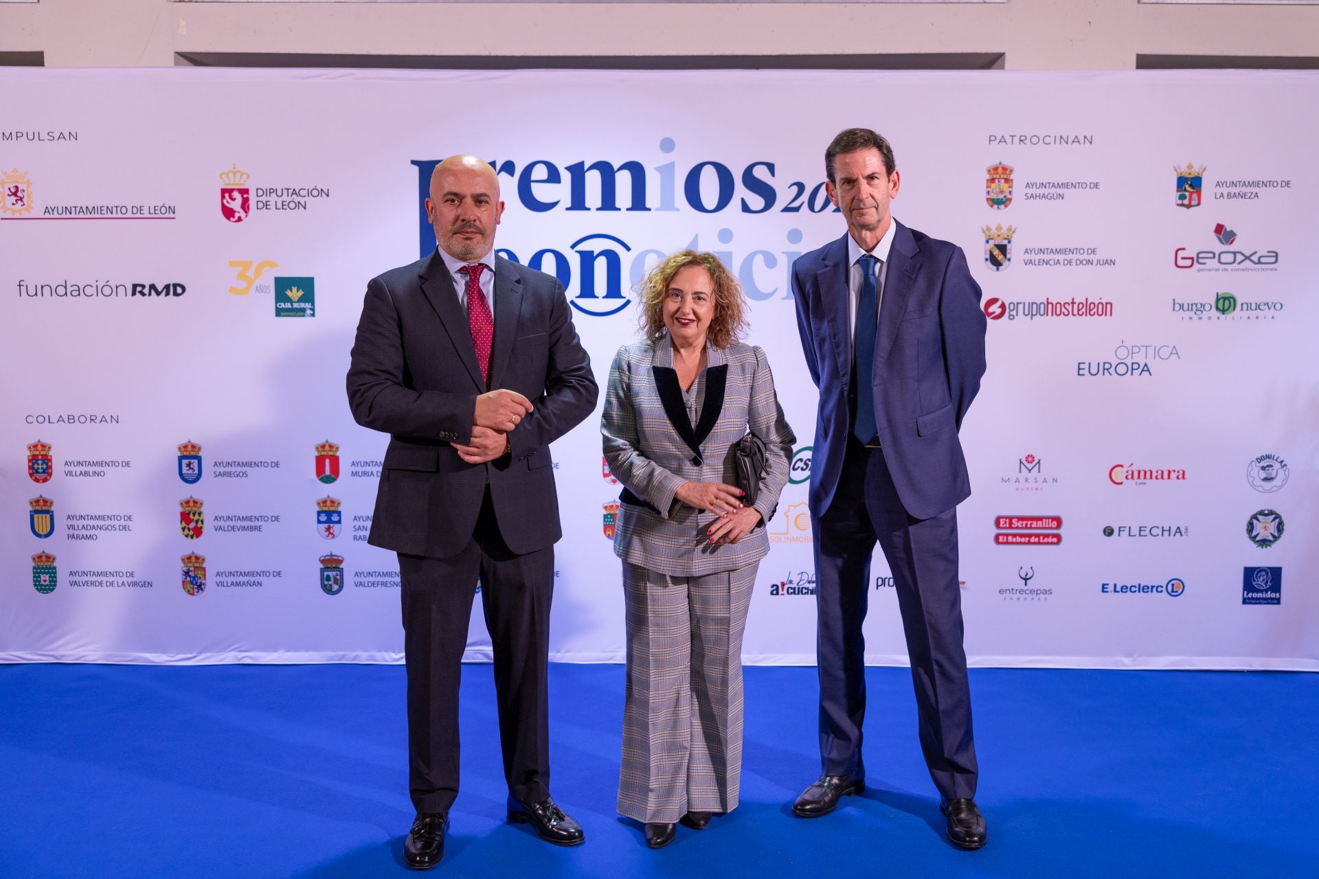 José Manuel Diez, de leonoticias; Pilar Marqués, vicerrectora de la ULE y Goyo Ezama, director general de leonoticias.