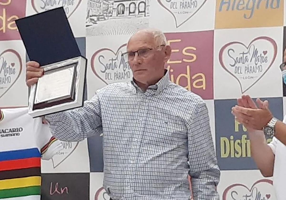 Carlos Jovellar, en un homenaje en Santa María del Páramo.