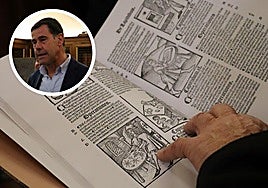 El facsímil del incunable sobre remedios hechos con piedras y minerales y, en pequeño, el autor del estudio.