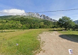 Lugar en el que se va a construir el aparcamiento del Centro de Visitantes de Valdeón.